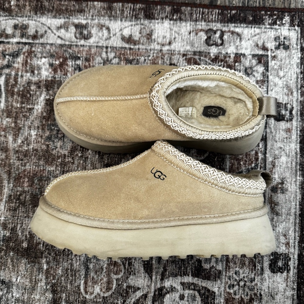 UGG Tazz platform slipper in Mustard Seed Women’s size 8